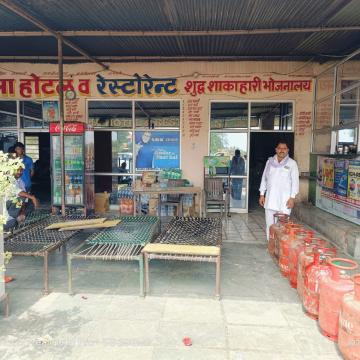 आठ घरेलू गैस सिलेंडर की जब्त