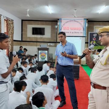 ऑनलाइन सुरक्षा के लिए जागरूक रहे और सावधानी से अपने निजी डेटा का उपयोग करें।