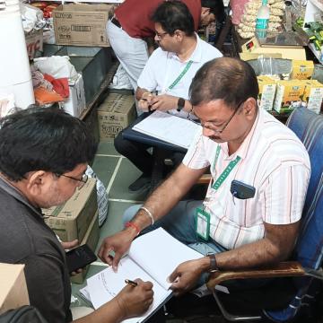 'शुद्ध आहार-मिलावट पर वार' अभियान के तहत की कार्यवाही