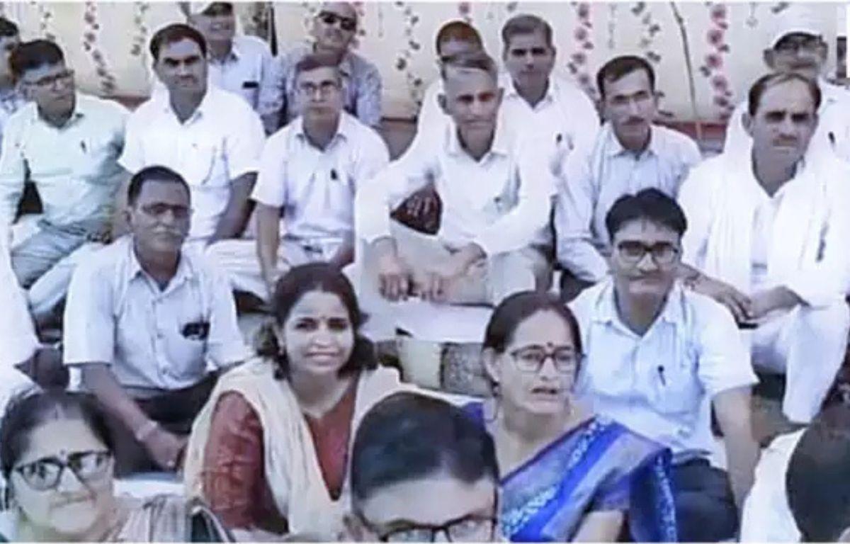 बीकानेर में धरने पर बैठे वाइस प्रिंसिपल, राजस्थान के 7000 सरकारी स्कूलों में प्रिंसिपल के पद खाली