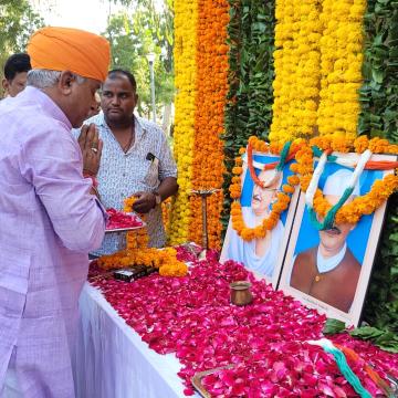 वैष्णव जन तो तेने कहिए जे पीर पराई जाने रे...