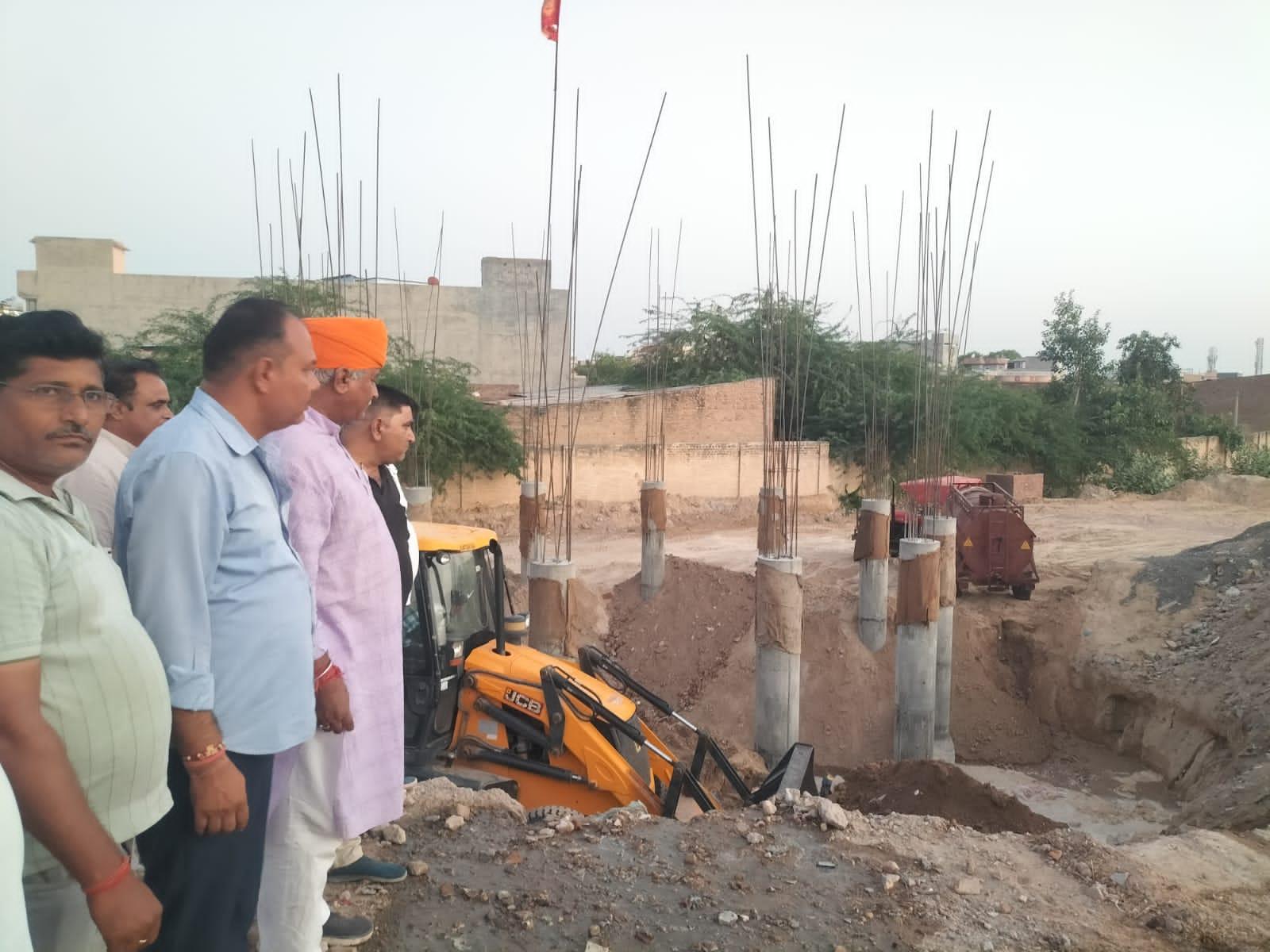 विधायक जेठानंद व्यास ने गोपेश्वर मंदिर परिसर में निर्माणाधीन टंकी का किया निरीक्षण