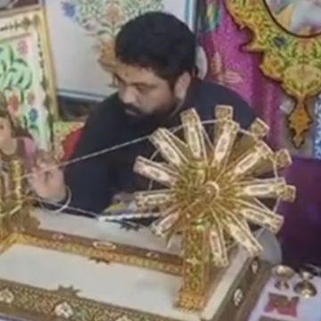 Bikaner News: एक चरखे में पूरा भारत... बीकानेर के राम भादाणी ने तीन साल की मेहनत से बनाया