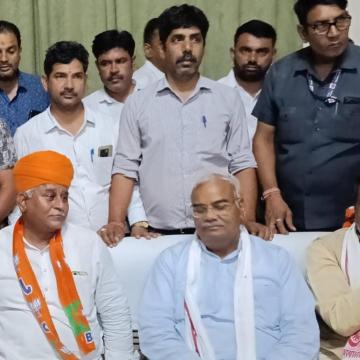 शिक्षा मंत्री का जन प्रतिनिधियों के किया अभिनंदन